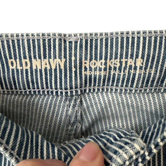 ✨3/$20✨ Old Navy Blue White Striped Mid Rise Rockstar Ankle Raw Hem Jeans. Sz 4 - Picture 2 of 12